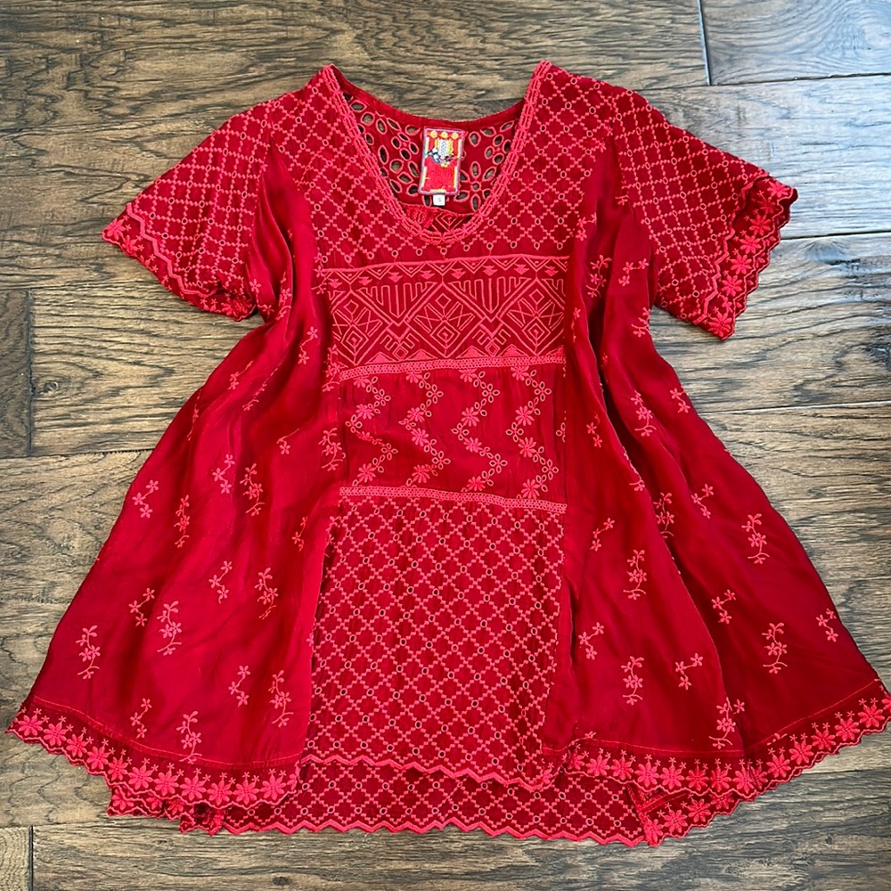 Johnny Was Crimson Red Embroidered V-Neck Short Sleeve Tunic